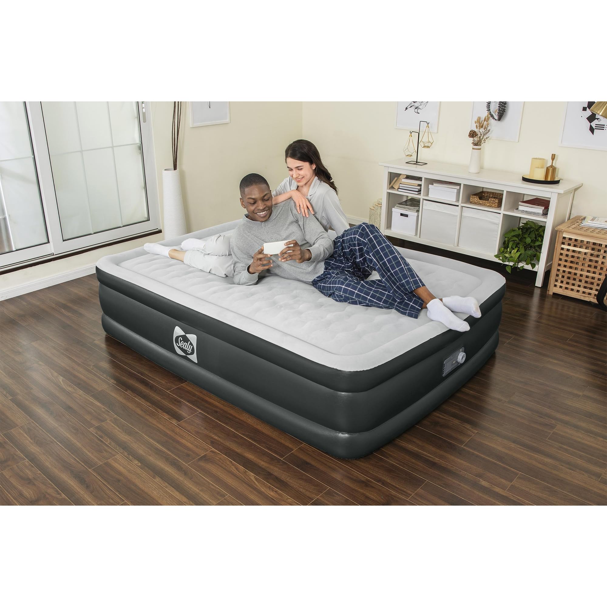 Sealy Tritech Queen Sized 20" Air Mattress Bed 2 Person w/Built-in AC Pump & Bag - Image 3